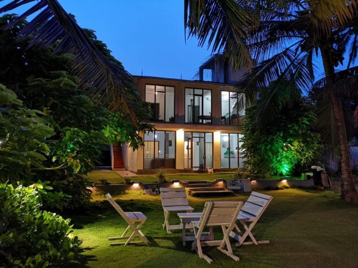 Ocean Breeze Villa Boossa Bagian luar foto