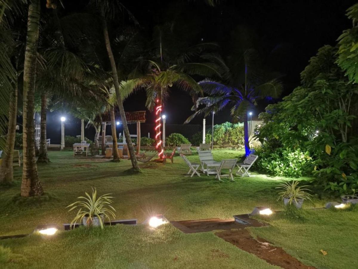 Ocean Breeze Villa Boossa Bagian luar foto