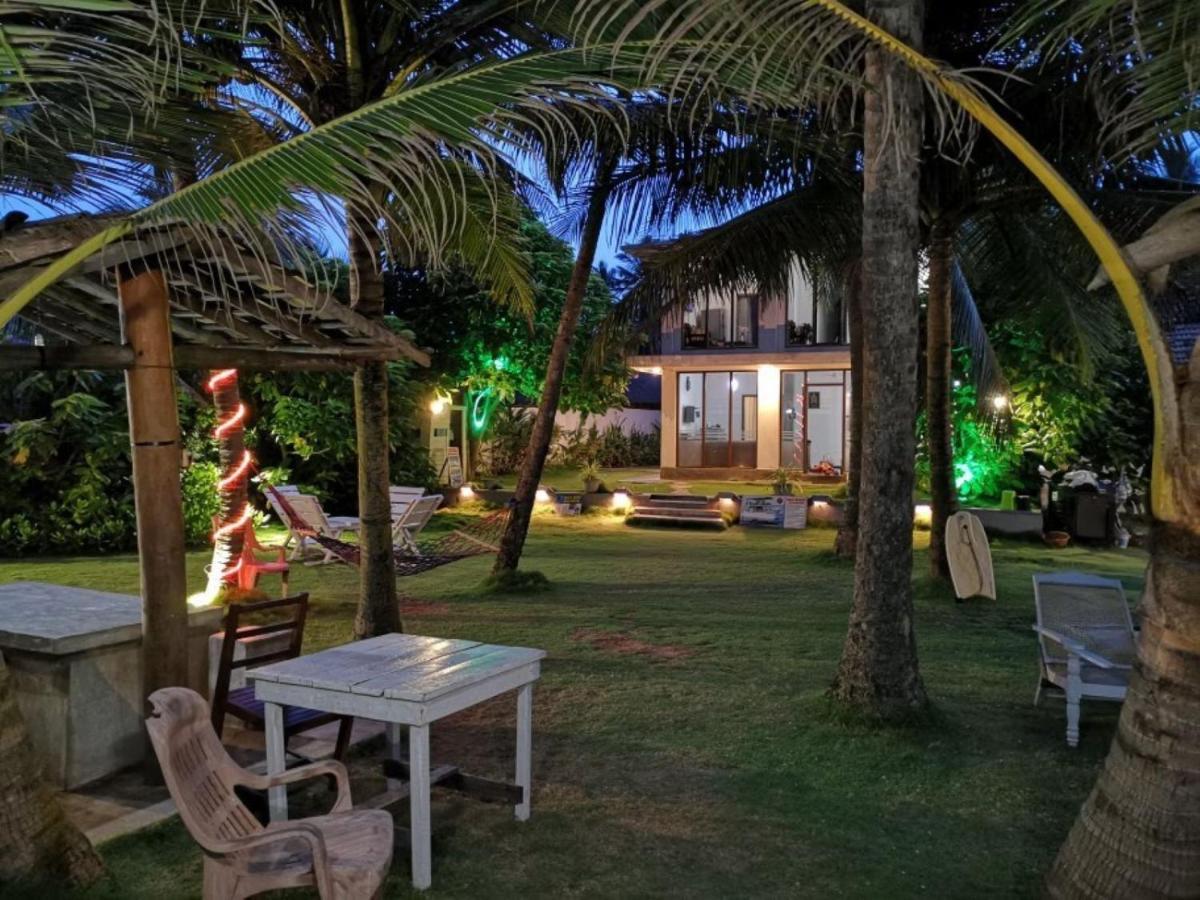 Ocean Breeze Villa Boossa Bagian luar foto