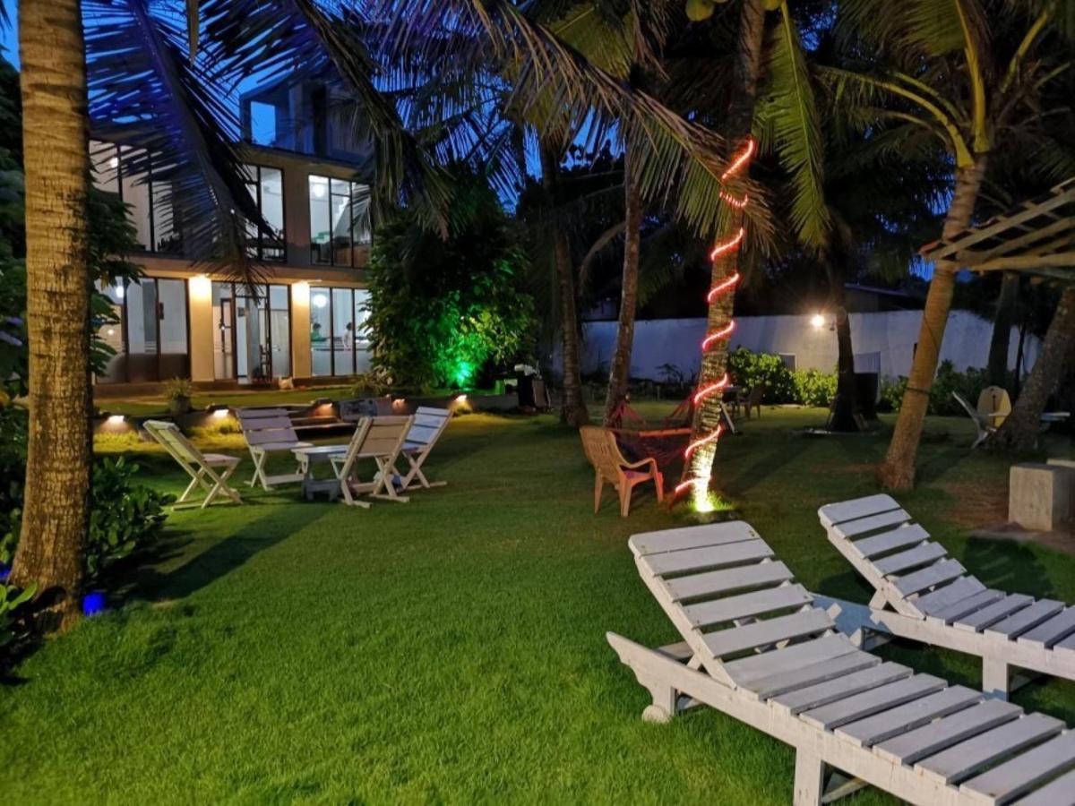 Ocean Breeze Villa Boossa Bagian luar foto