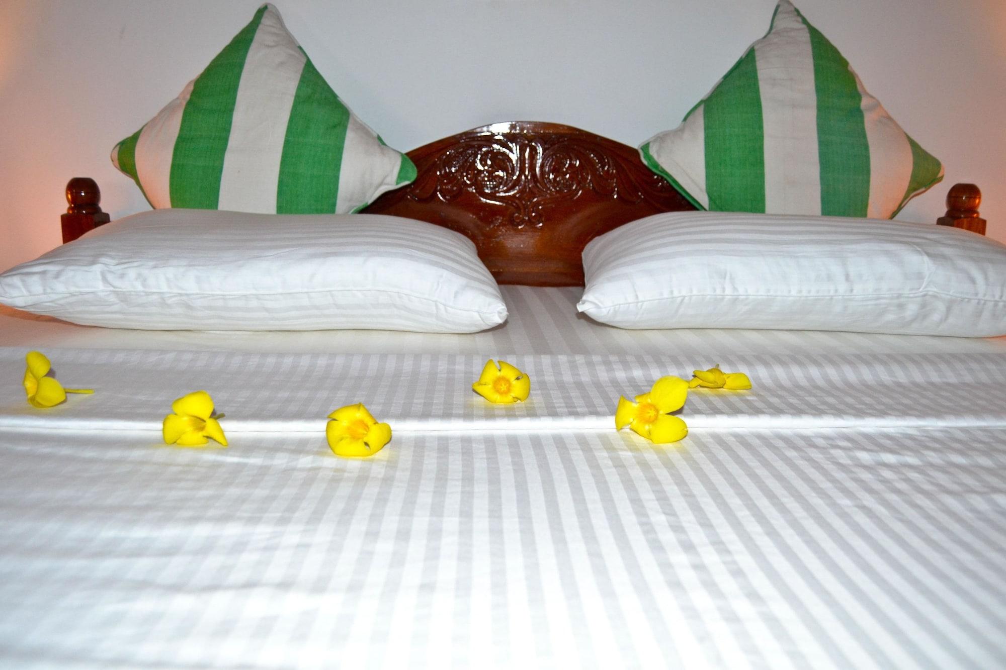 Ocean Breeze Villa Boossa Bagian luar foto