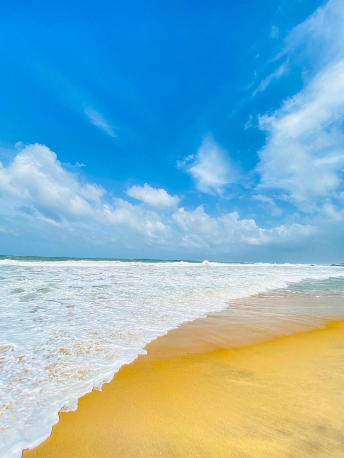 Ocean Breeze Villa Boossa Bagian luar foto