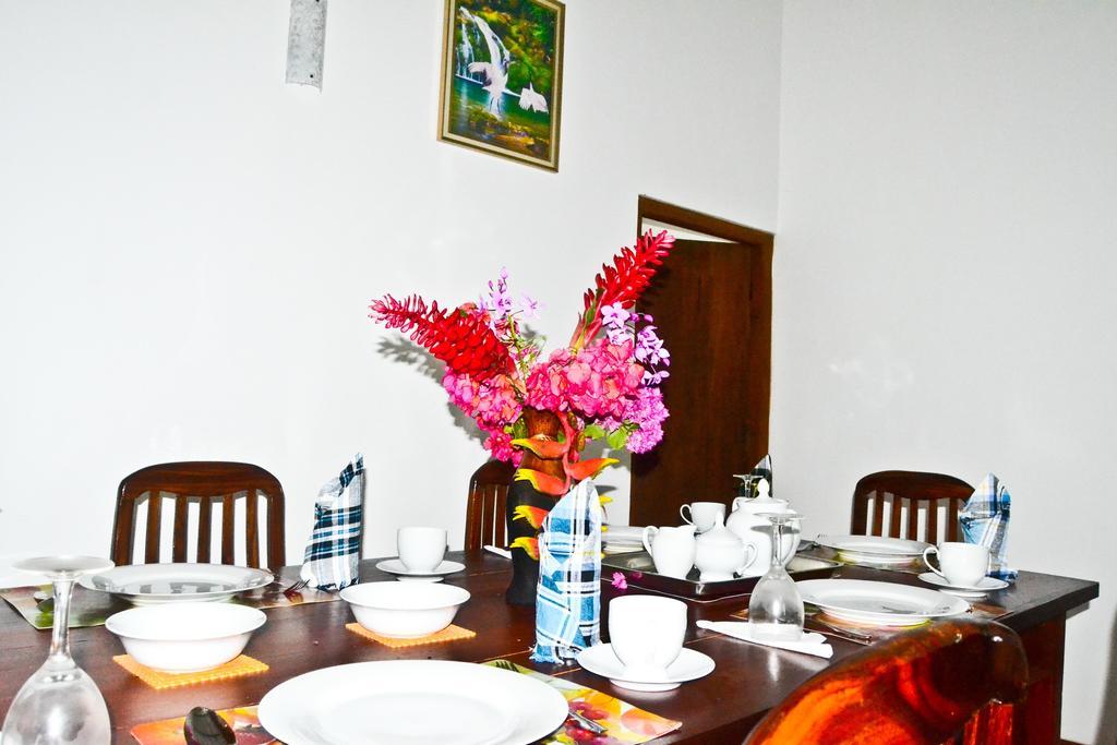 Ocean Breeze Villa Boossa Bagian luar foto