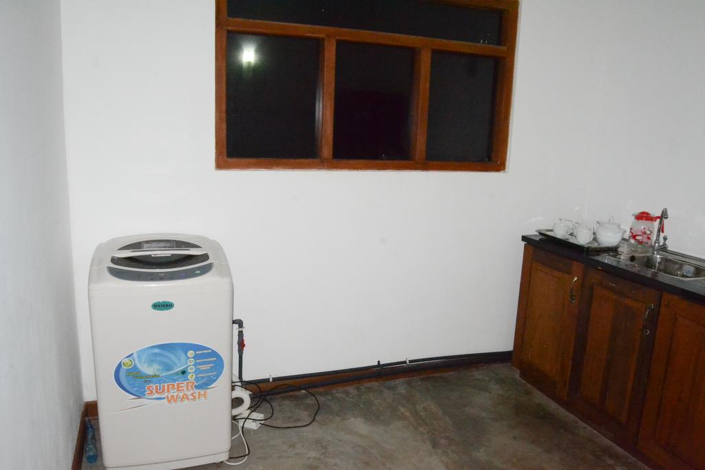 Ocean Breeze Villa Boossa Bagian luar foto