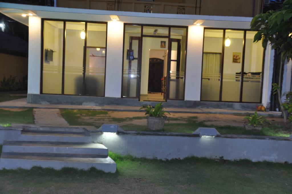 Ocean Breeze Villa Boossa Bagian luar foto