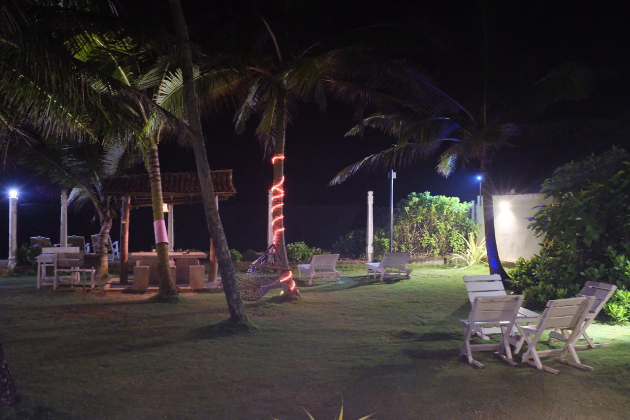 Ocean Breeze Villa Boossa Bagian luar foto