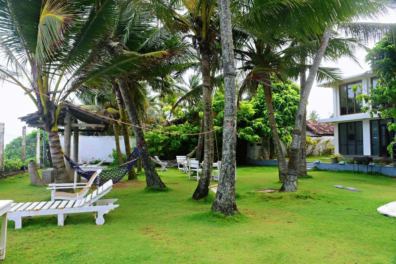 Ocean Breeze Villa Boossa Bagian luar foto