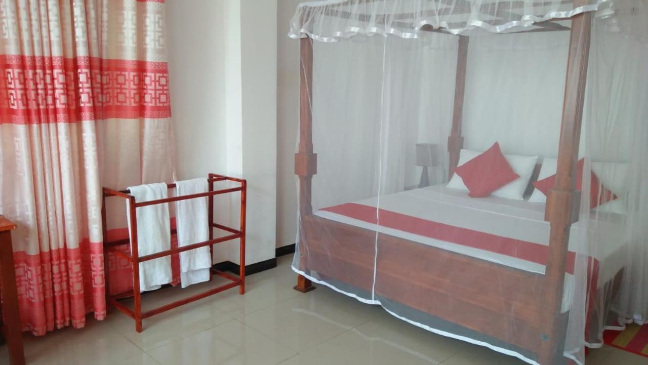 Ocean Breeze Villa Boossa Bagian luar foto