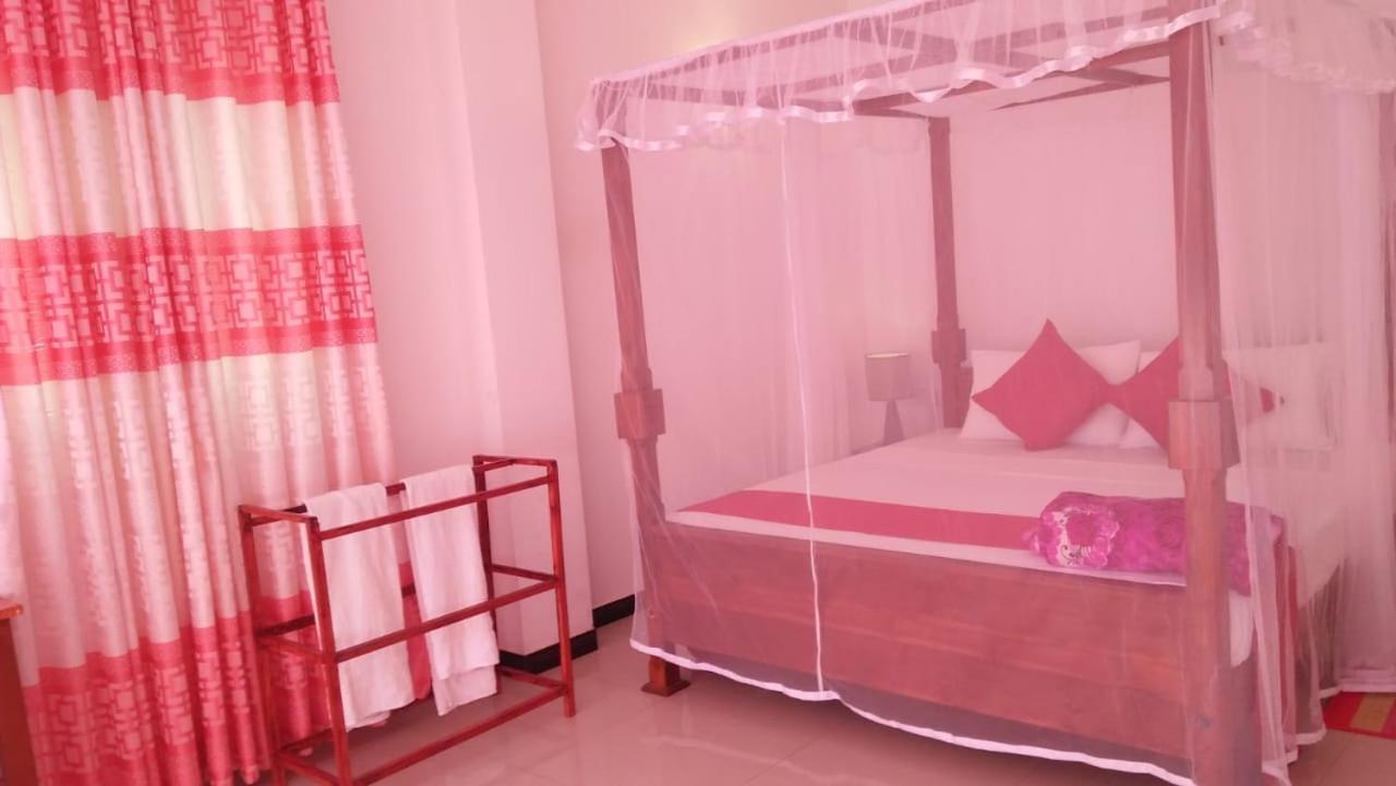 Ocean Breeze Villa Boossa Bagian luar foto